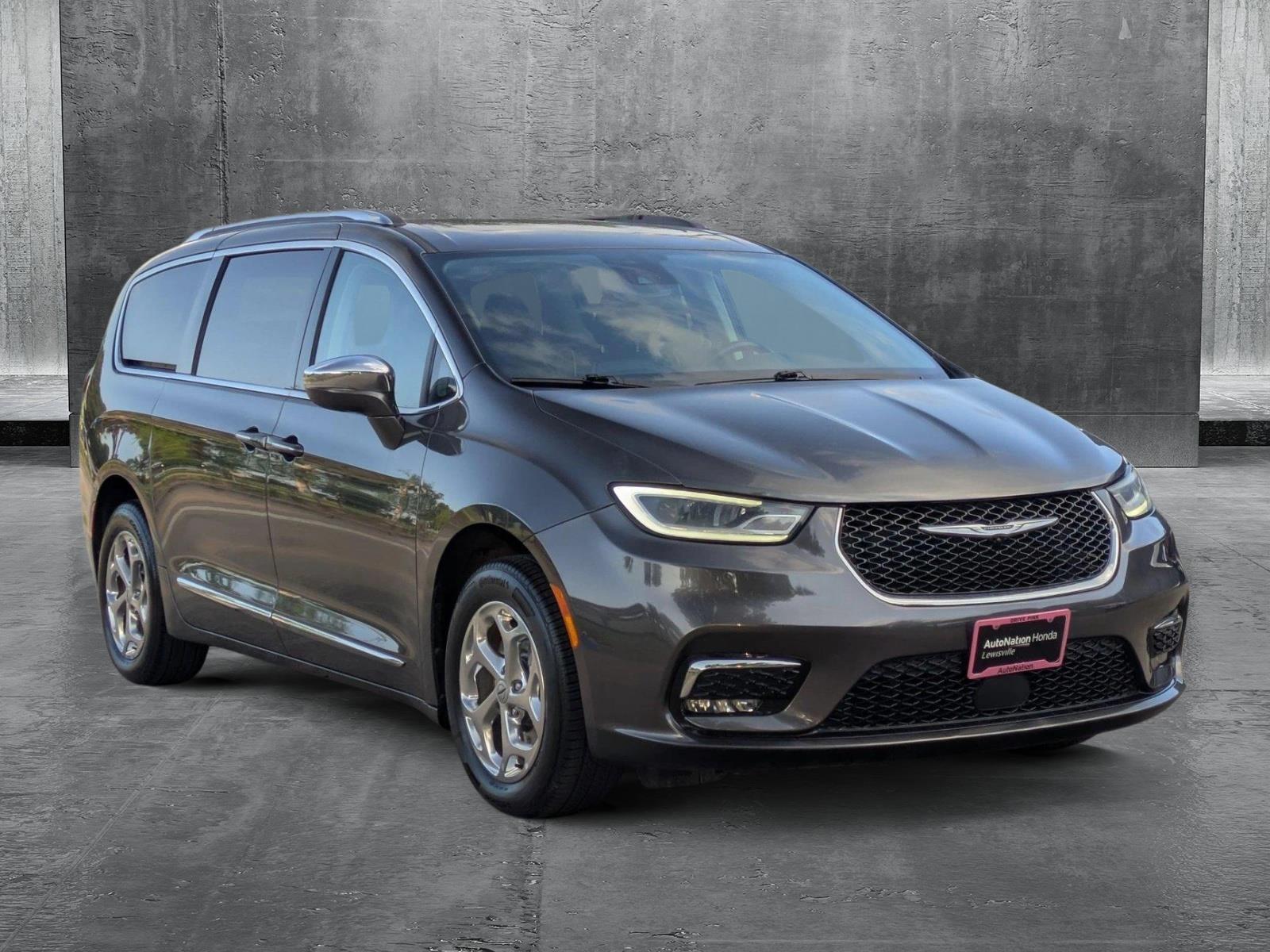 2021 Chrysler Pacifica Limited photo 3