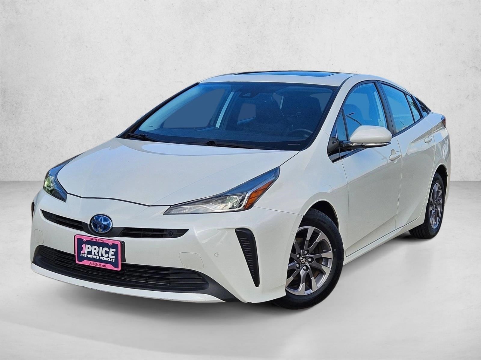2019 Toyota Prius XLE's photo