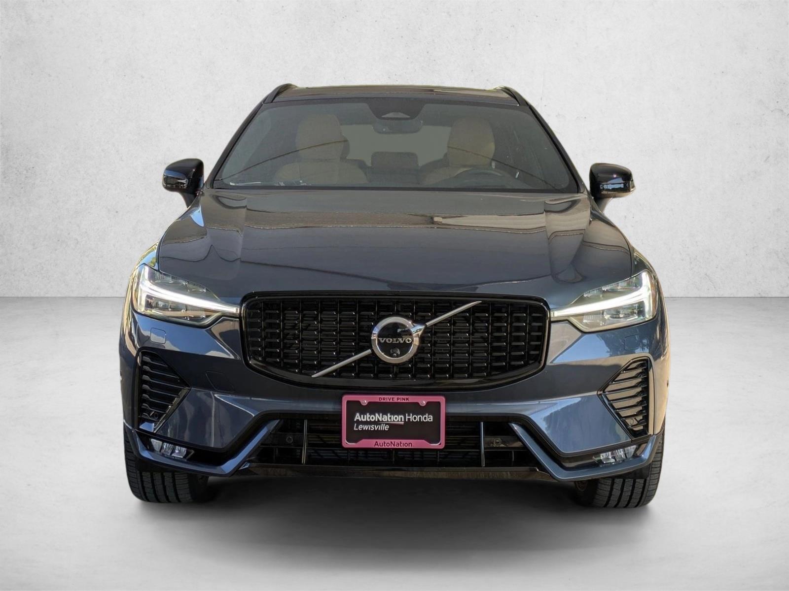 2025 Volvo XC60 B5 photo 2