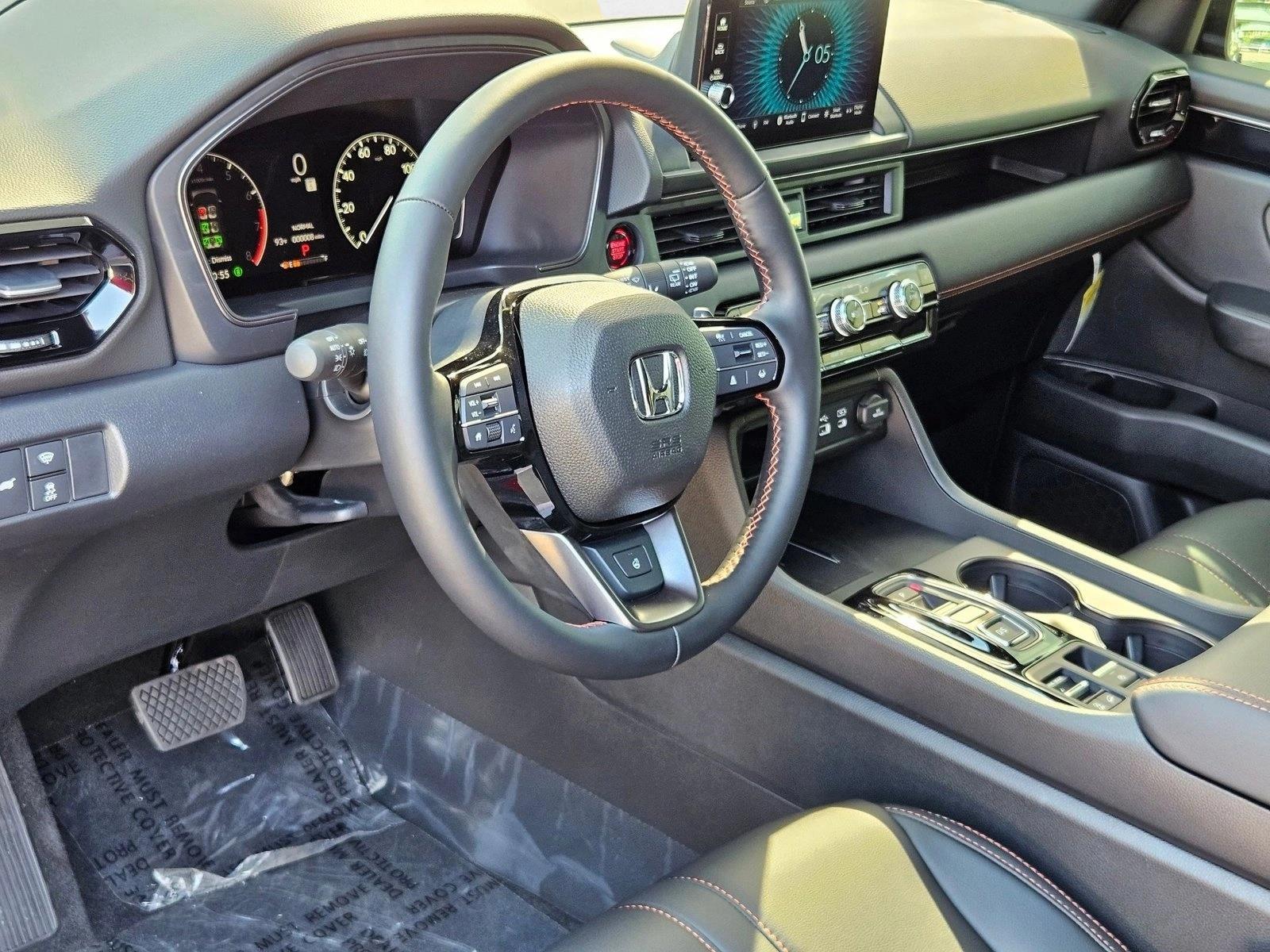 2025 Honda Pilot TrailSport photo 2