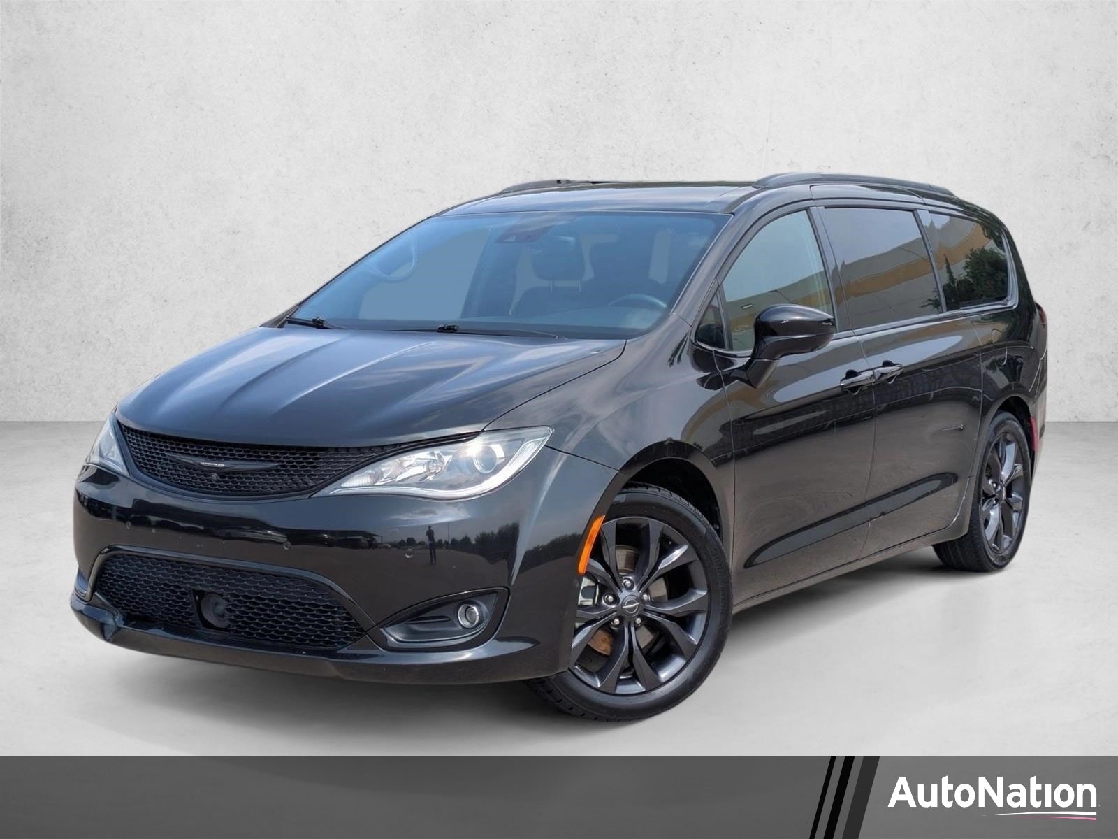 2019 Chrysler Pacifica Touring L's photo