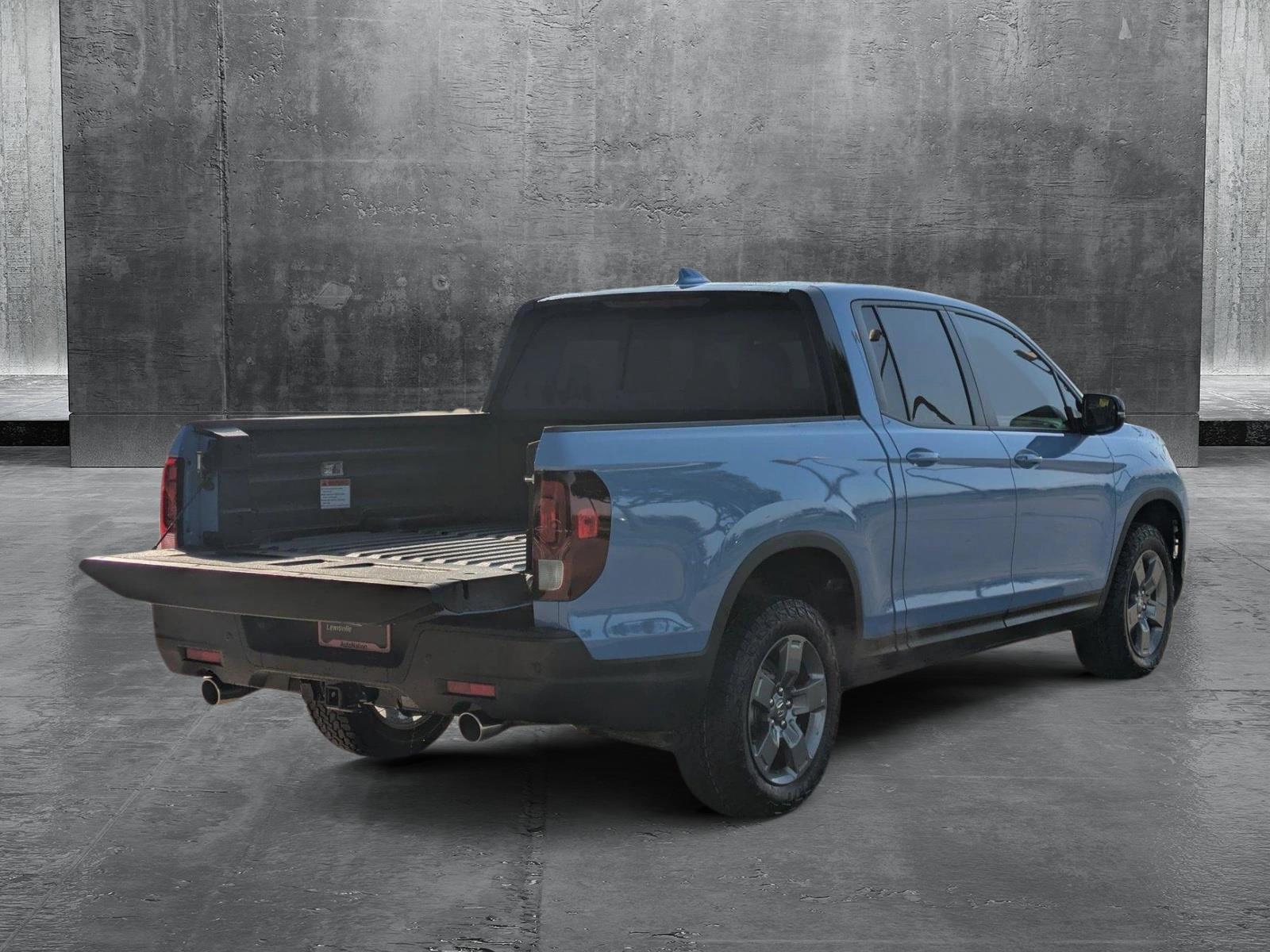 2025 Honda Ridgeline TrailSport photo 2