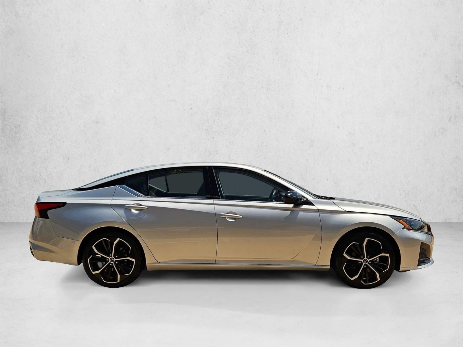2024 Nissan Altima 2.5 SR photo 4
