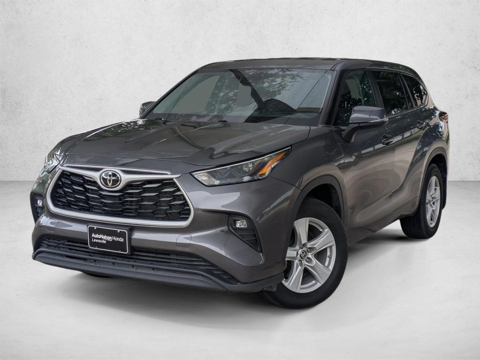 2024 Toyota Highlander LE's photo