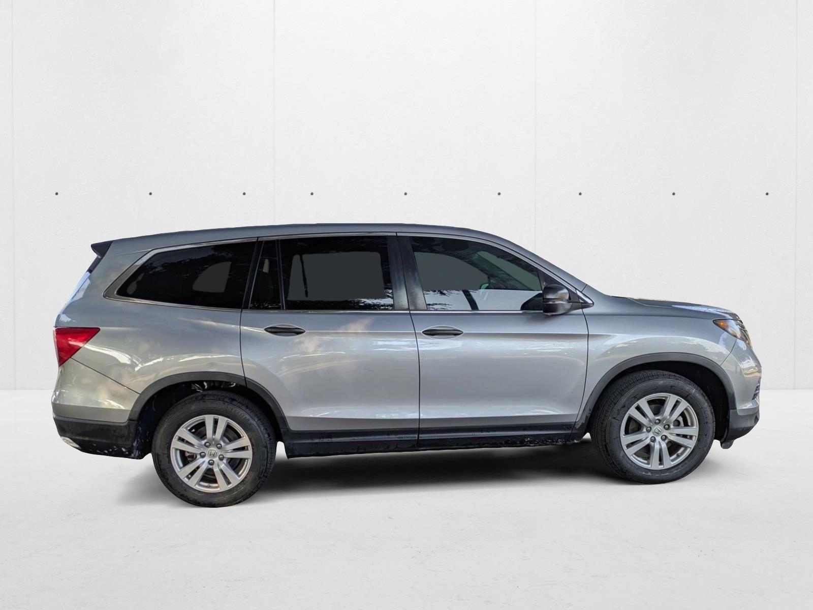 2018 Honda Pilot LX photo 4