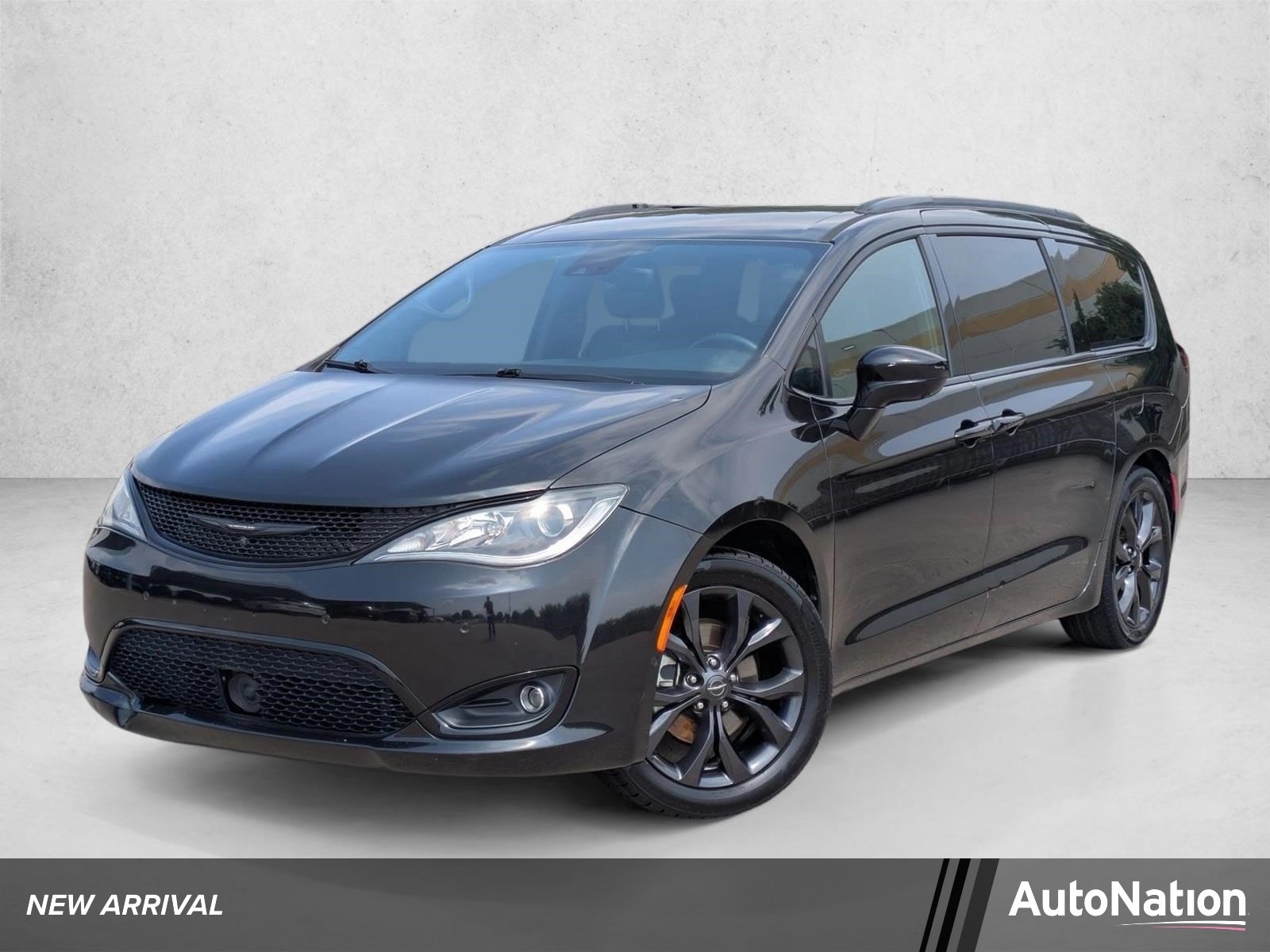 2019 Chrysler Pacifica Touring L's photo