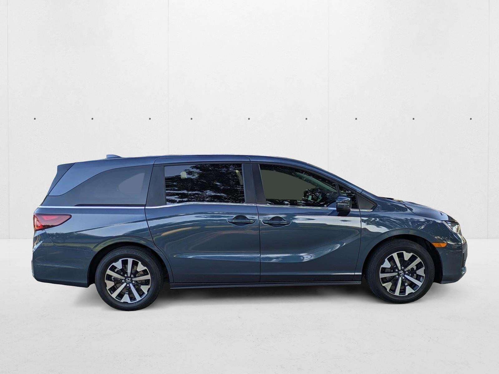 2025 Honda Odyssey EX-L photo 3