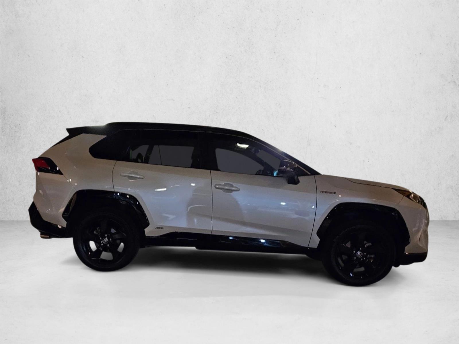 2020 Toyota RAV4 Hybrid XSE photo 3