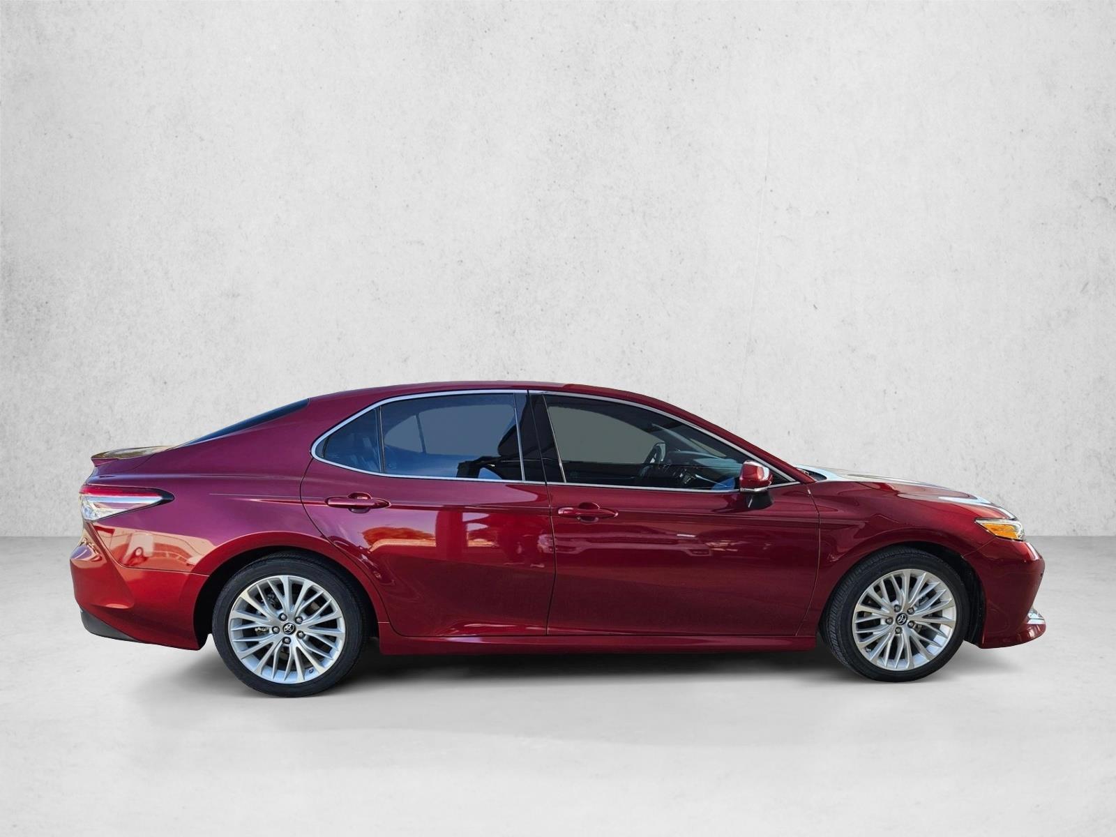 2018 Toyota Camry SE XLE photo 4