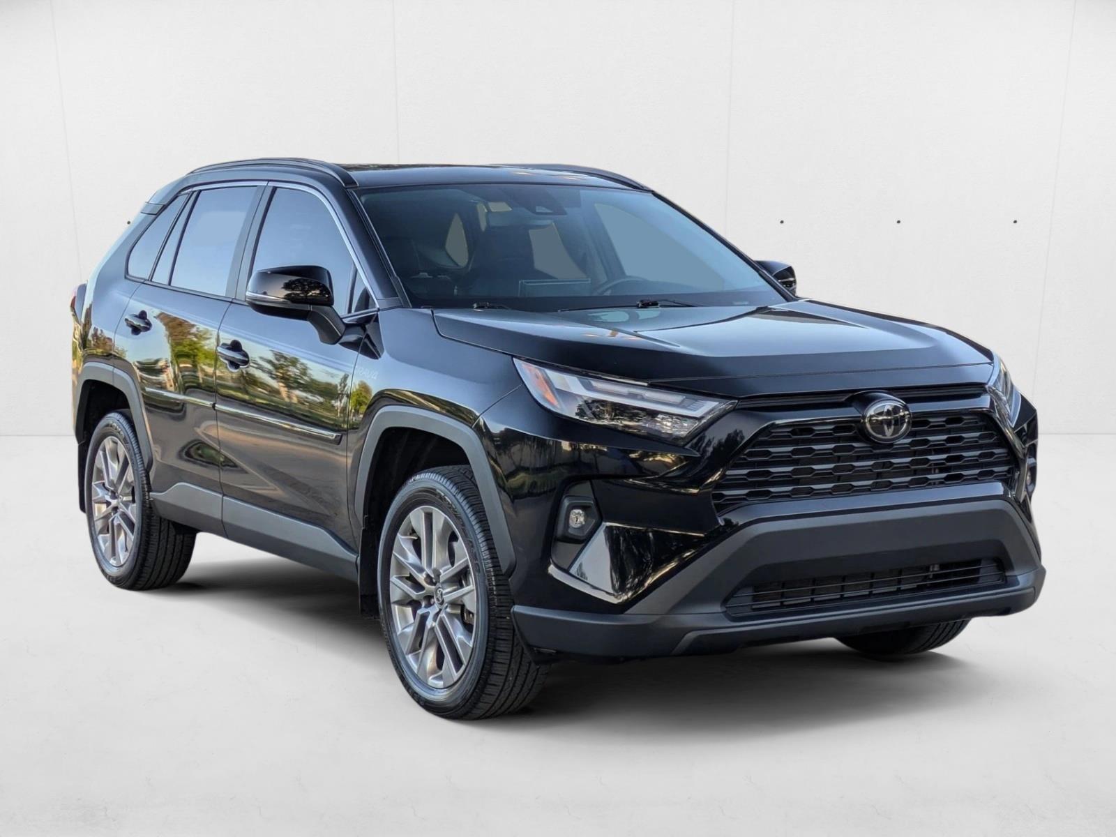 2024 Toyota RAV4 XLE Premium photo 3