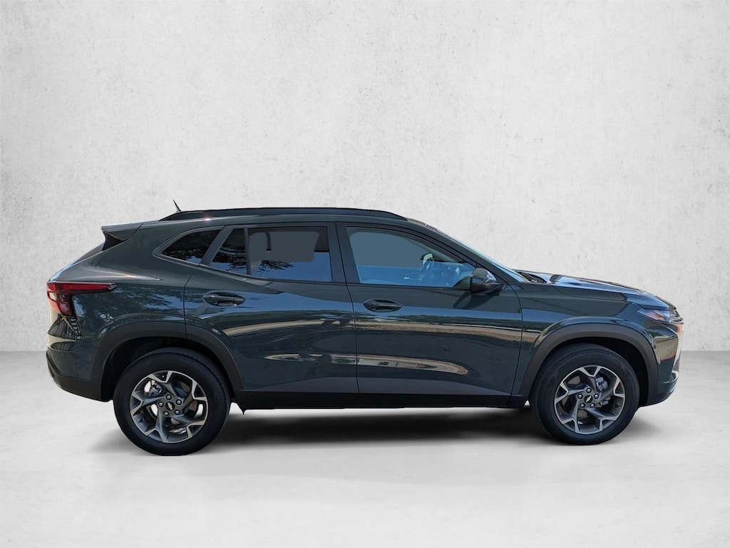 Used 2025 Chevrolet Trax LT SUV