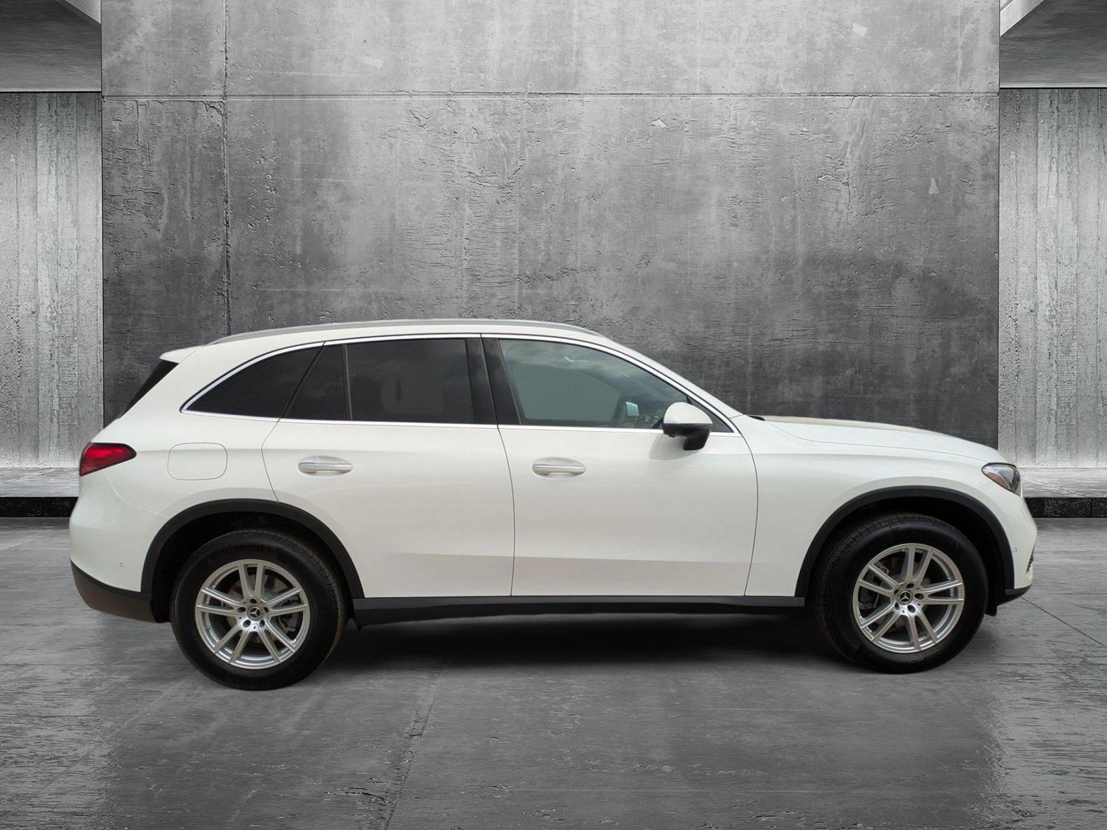2025 Mercedes Benz GLC 300 photo 4