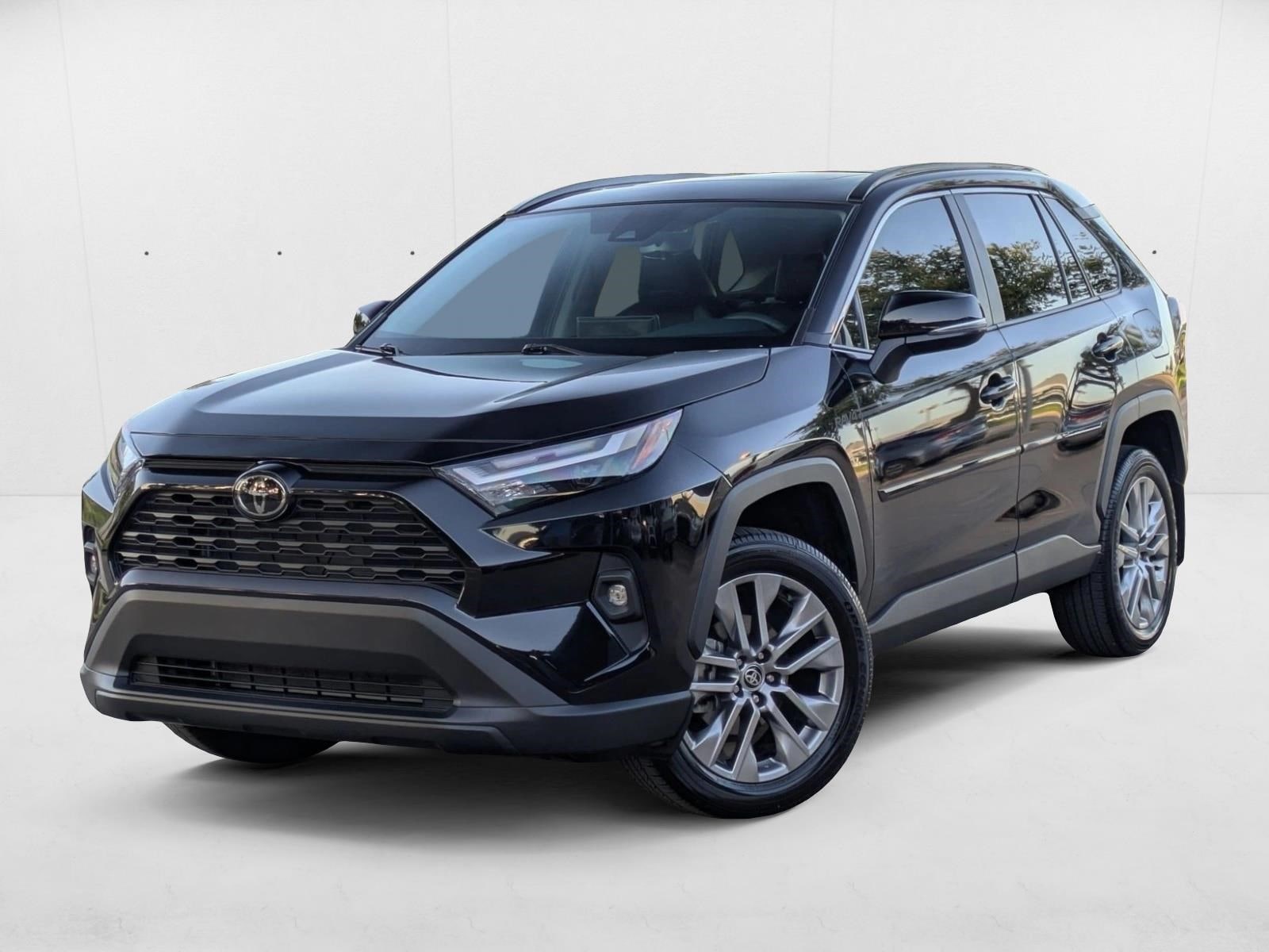 2024 Toyota RAV4 XLE Premium's photo