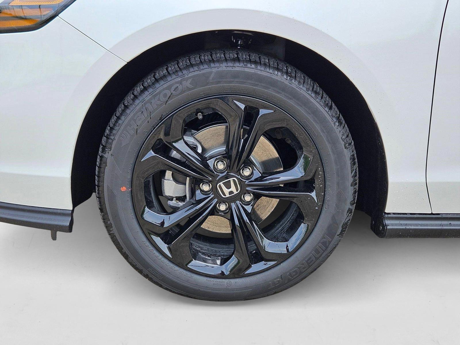 2025 Honda Accord SE - Photo 9