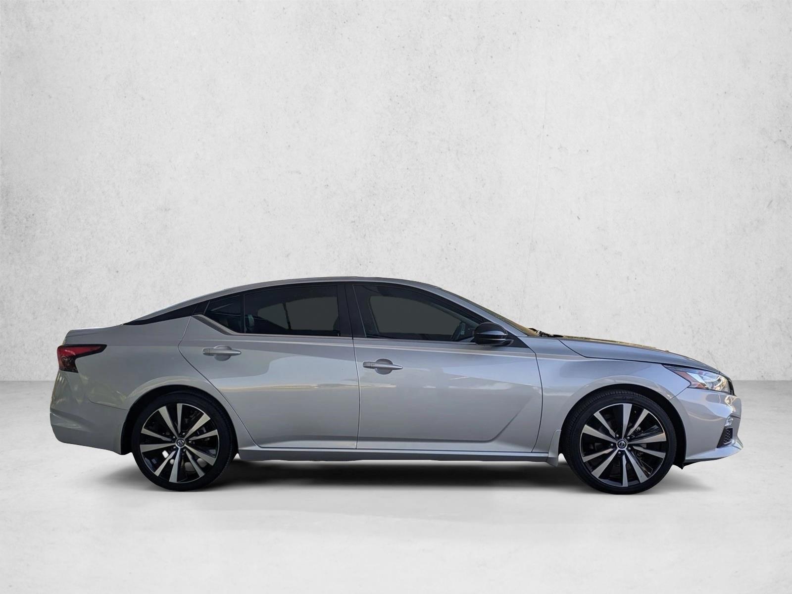 2022 Nissan Altima 2.5 SR photo 4