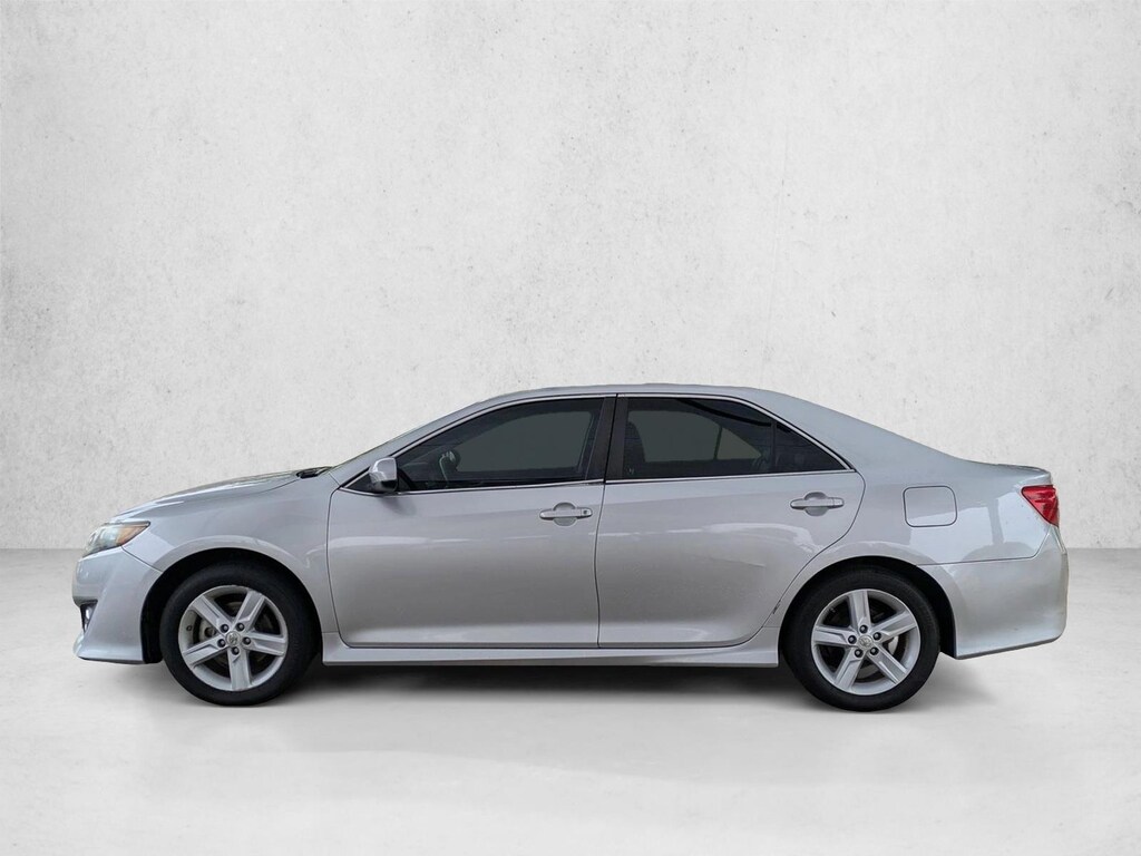 Used 2013 Toyota Camry SE Sedan