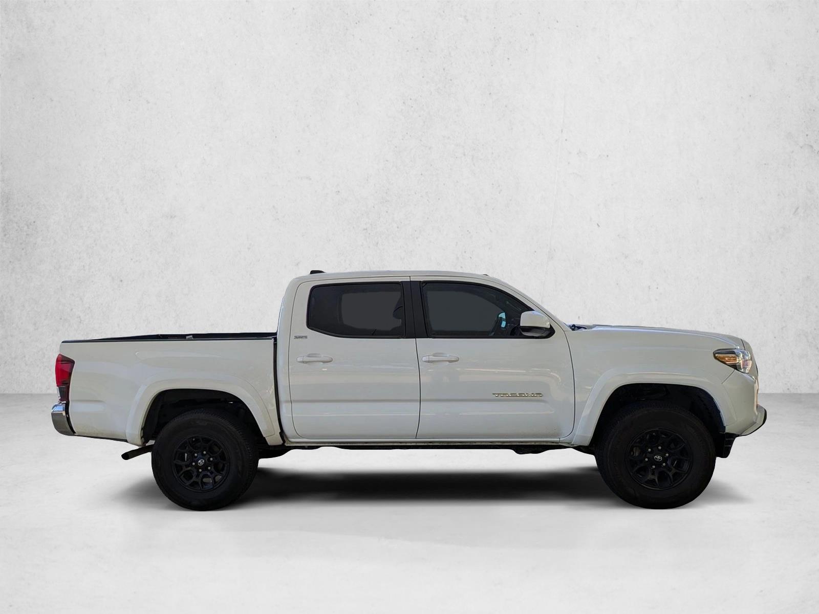 2022 Toyota Tacoma SR5 V6 photo 2