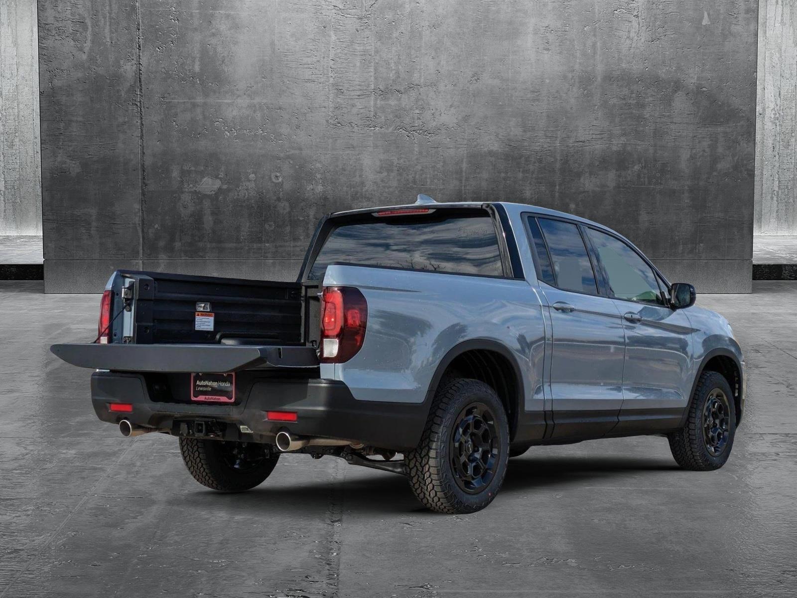 2025 Honda Ridgeline Sport photo 2