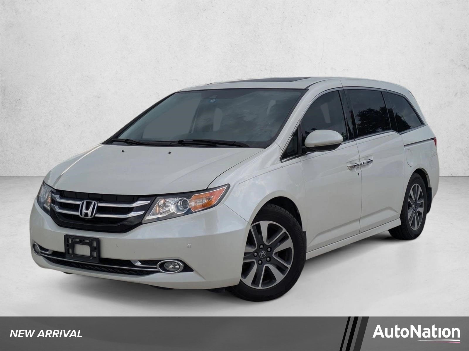 2015 Honda Odyssey Touring's photo