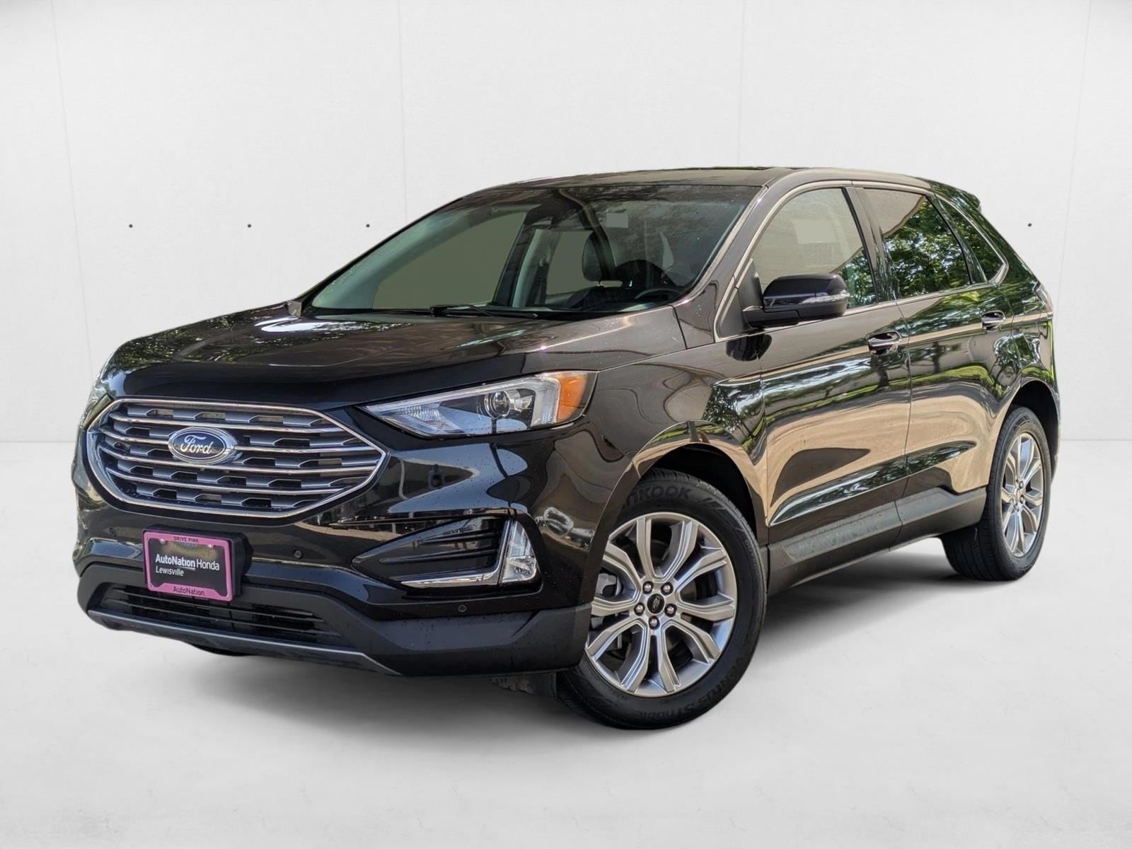 2024 Ford Edge Titanium's photo