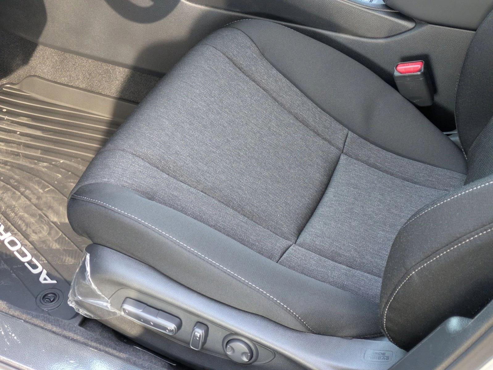 2025 Honda Accord SE photo 4