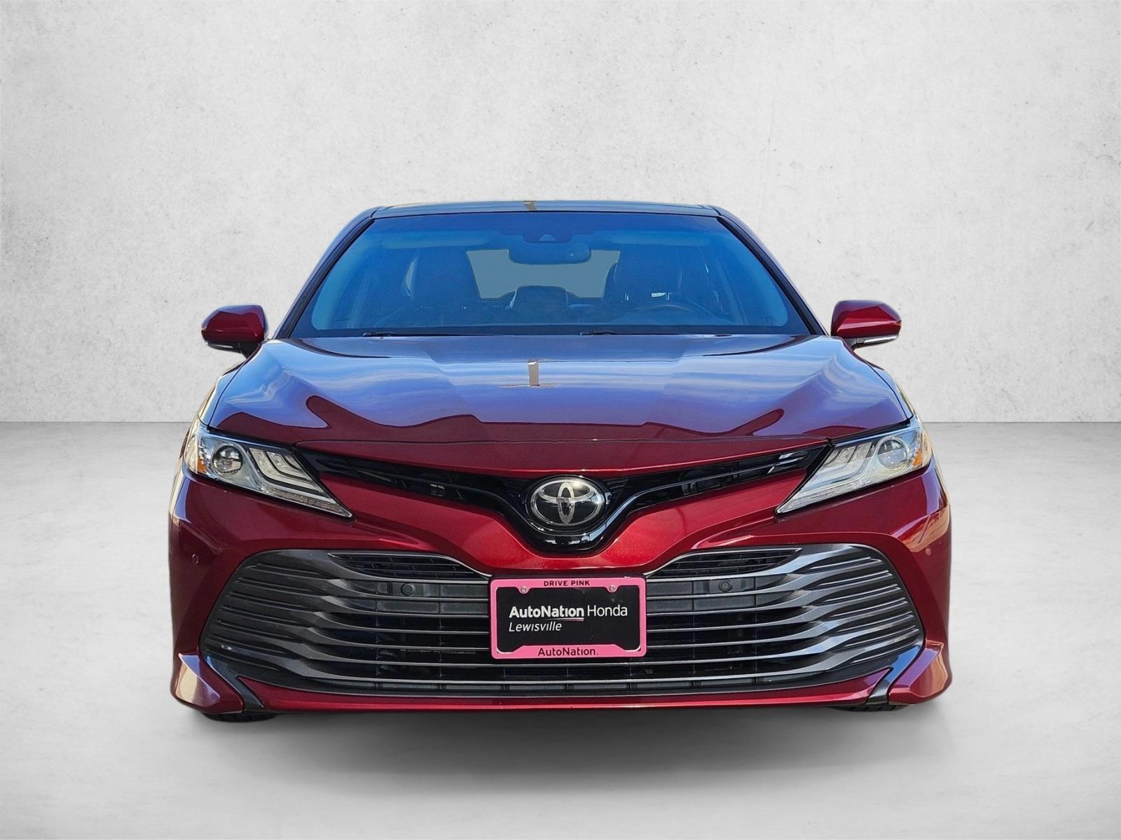 2018 Toyota Camry SE XLE photo 2