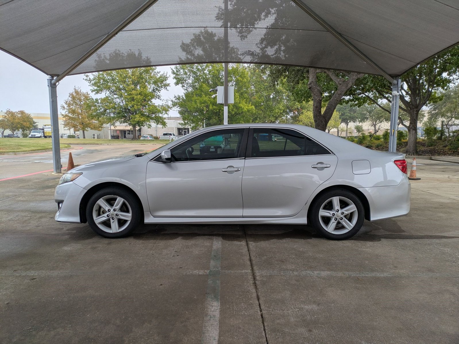 2013 Toyota Camry SE photo 3