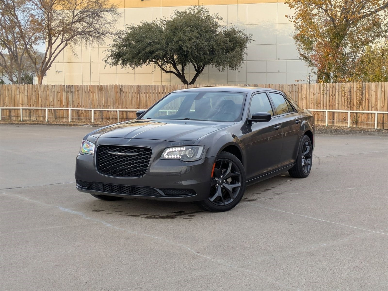 2023 Chrysler 300 Touring's photo