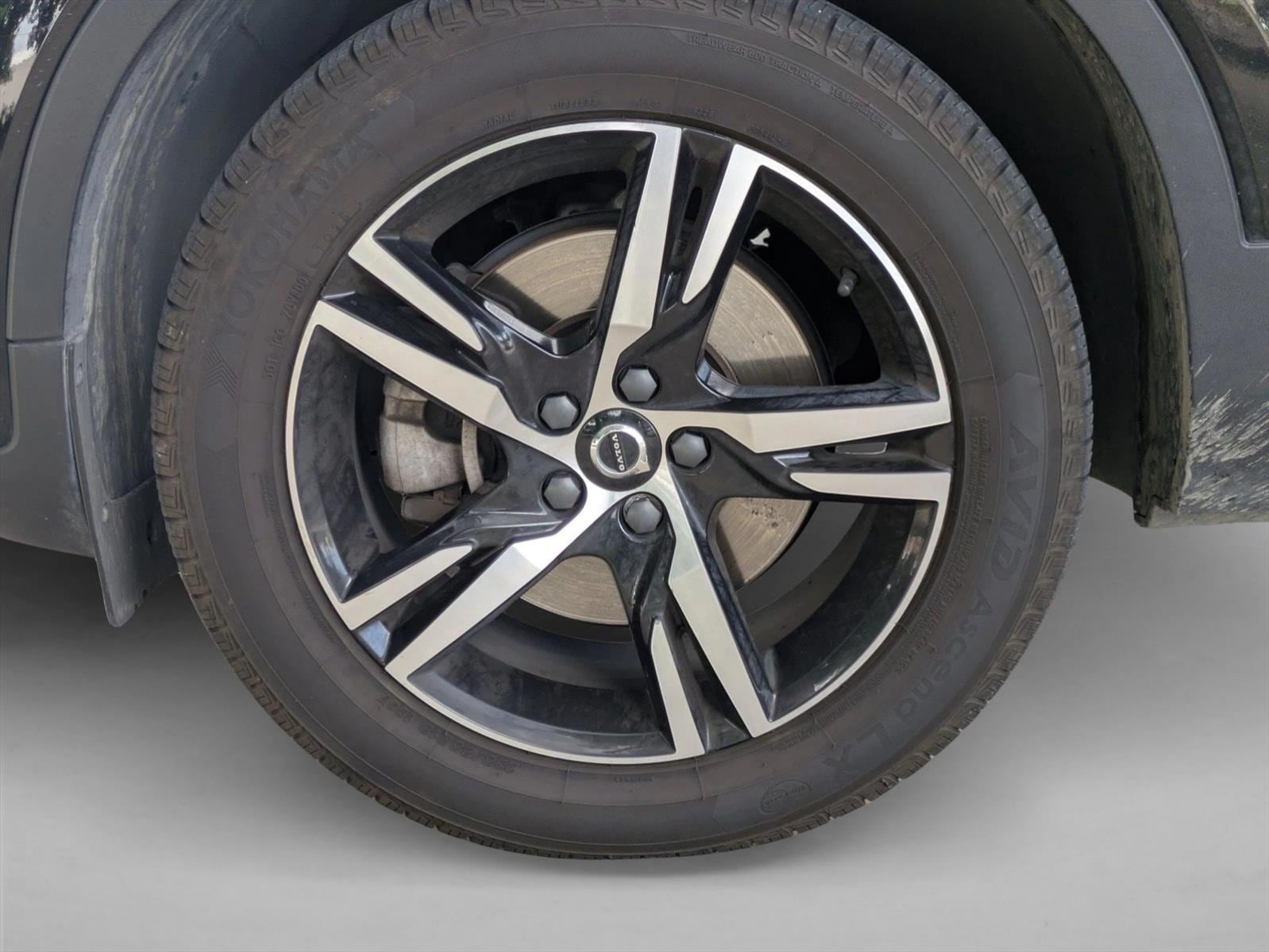 2023 Volvo XC40 Plus - Photo 9
