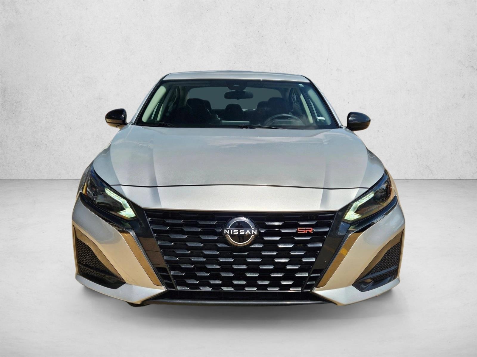 2024 Nissan Altima 2.5 SR photo 2