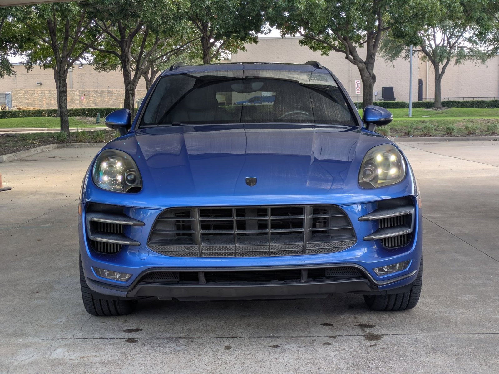 2015 Porsche Macan Turbo photo 2