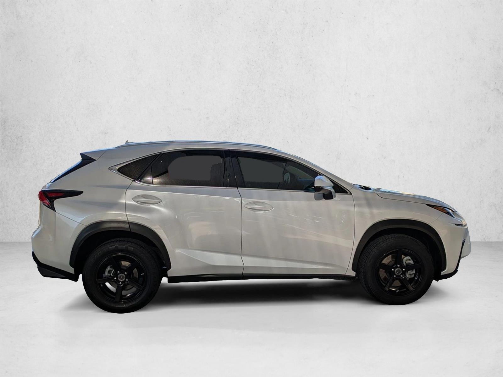 2021 Lexus NX 300 photo 4