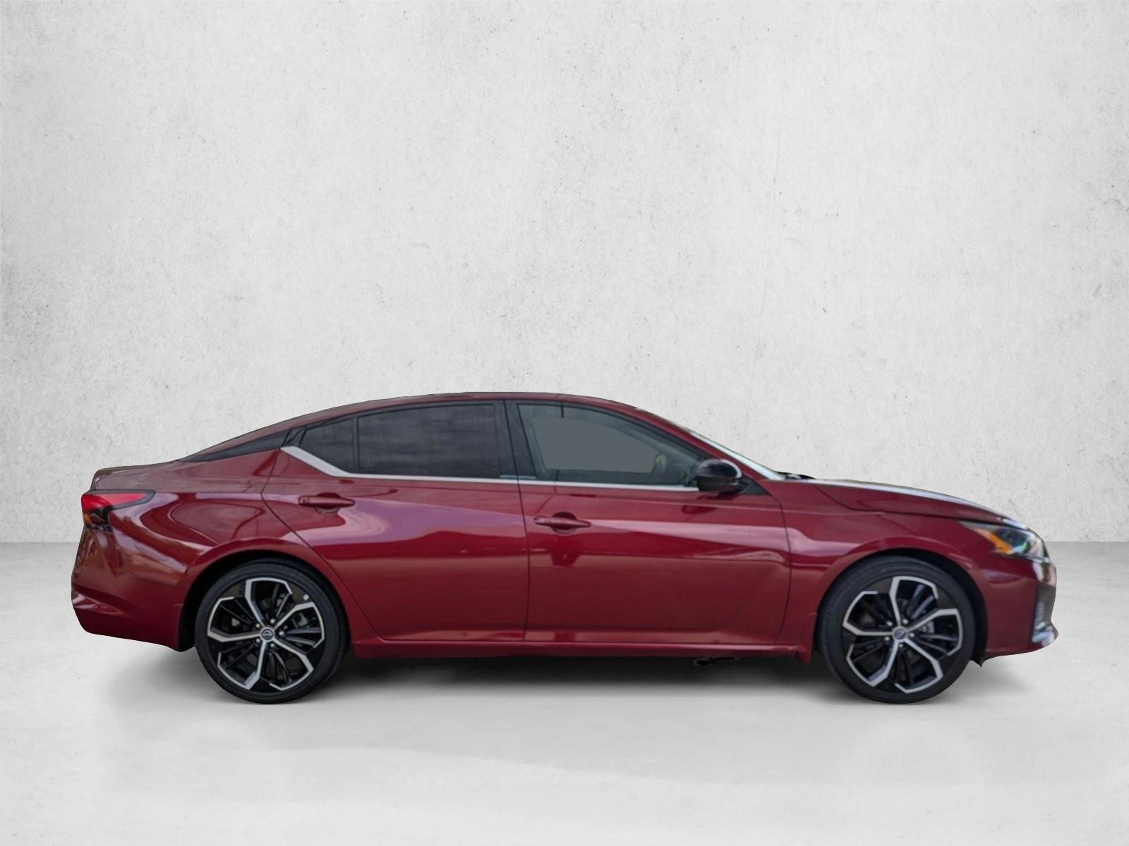 2024 Nissan Altima 2.5 SR photo 4