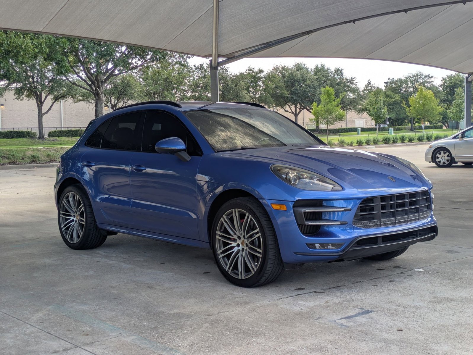 2015 Porsche Macan Turbo photo 3