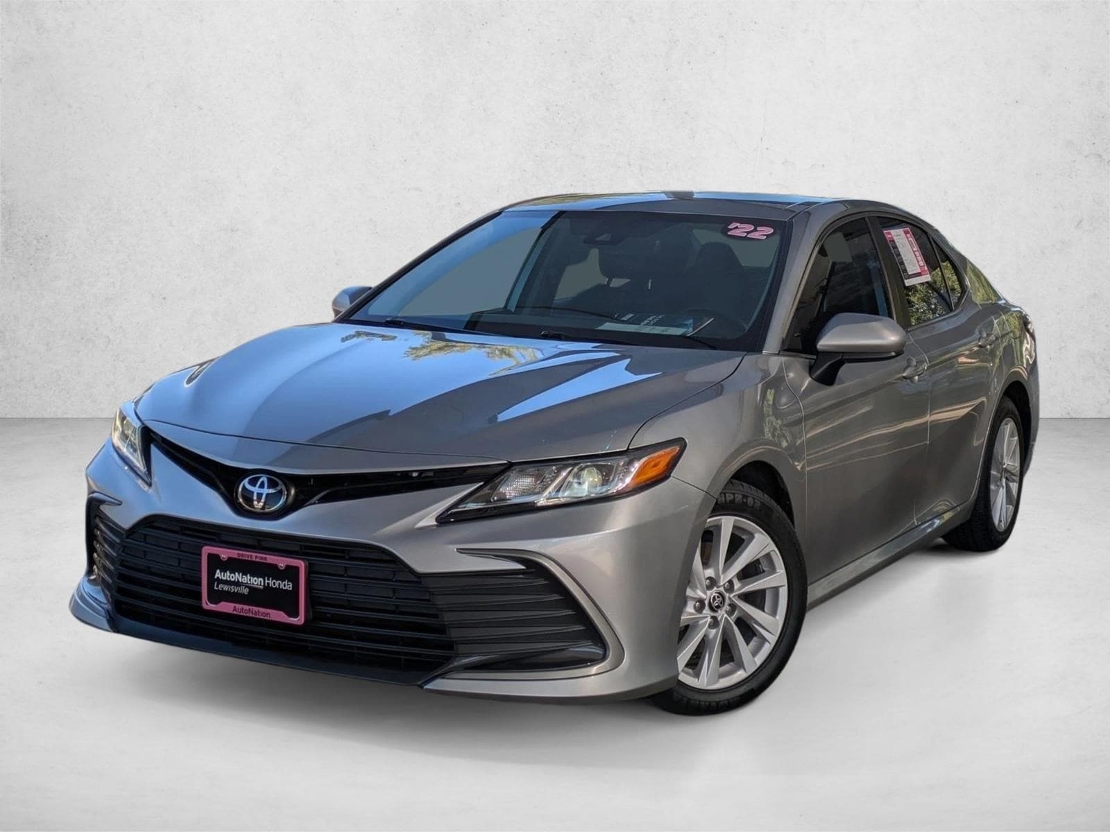 2022 Toyota Camry LE's photo