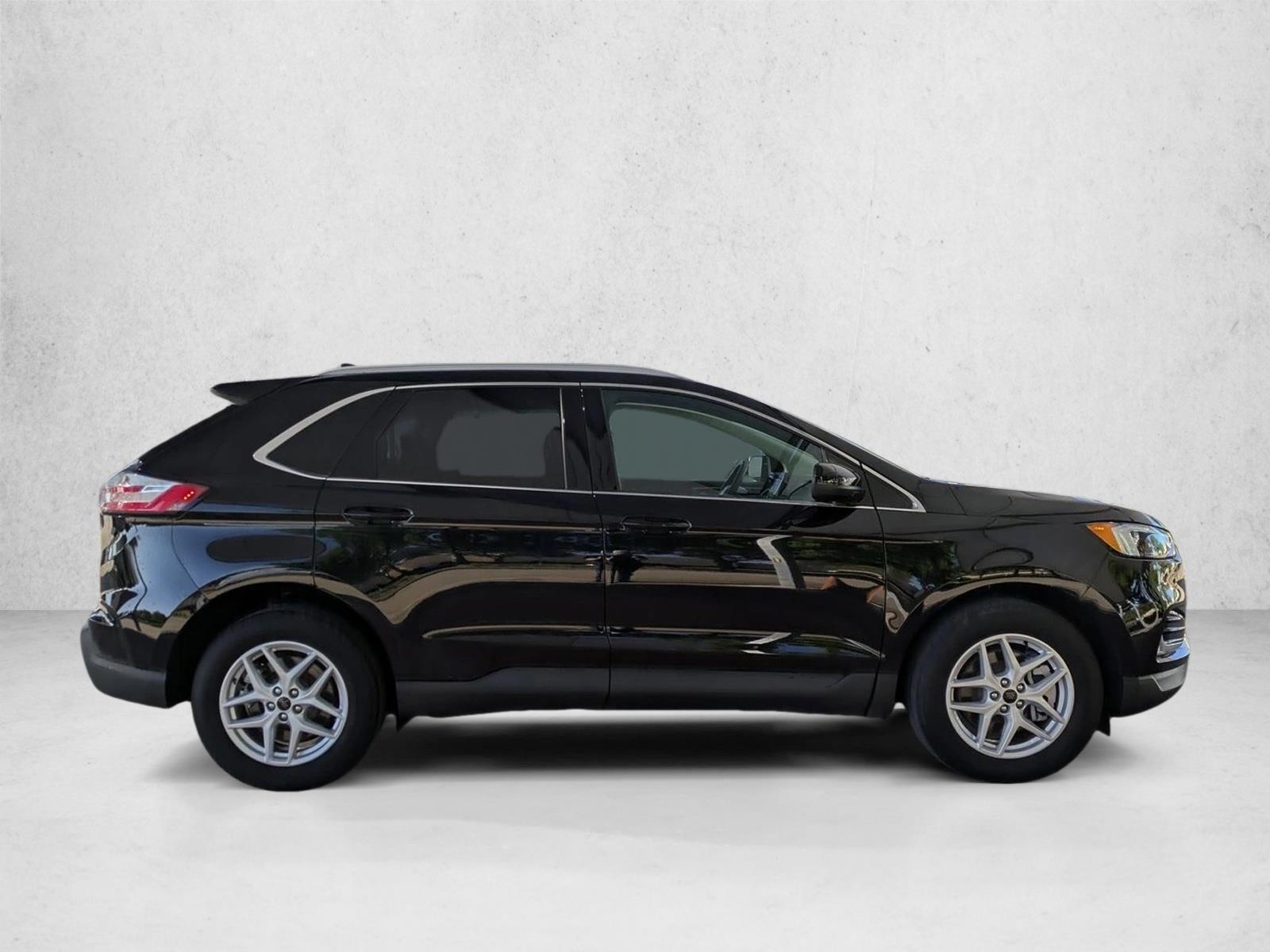 2023 Ford Edge SEL photo 4