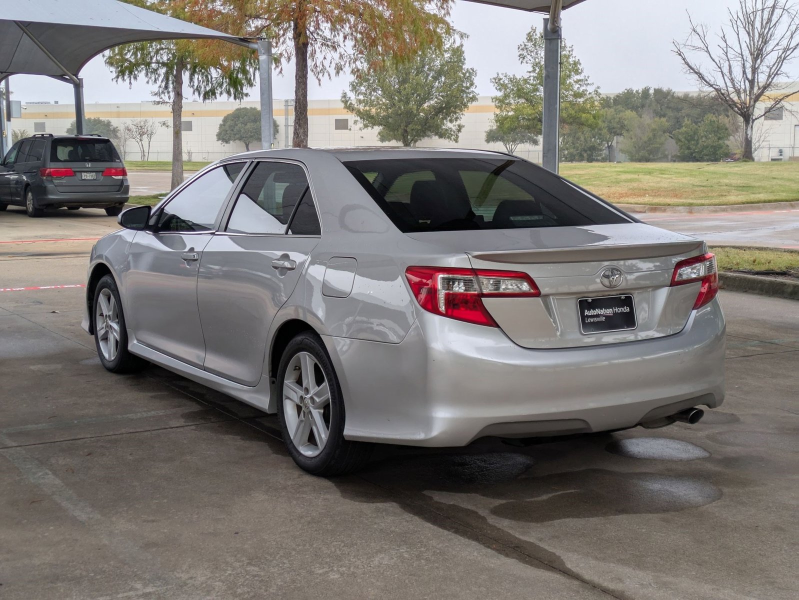 2013 Toyota Camry SE photo 2