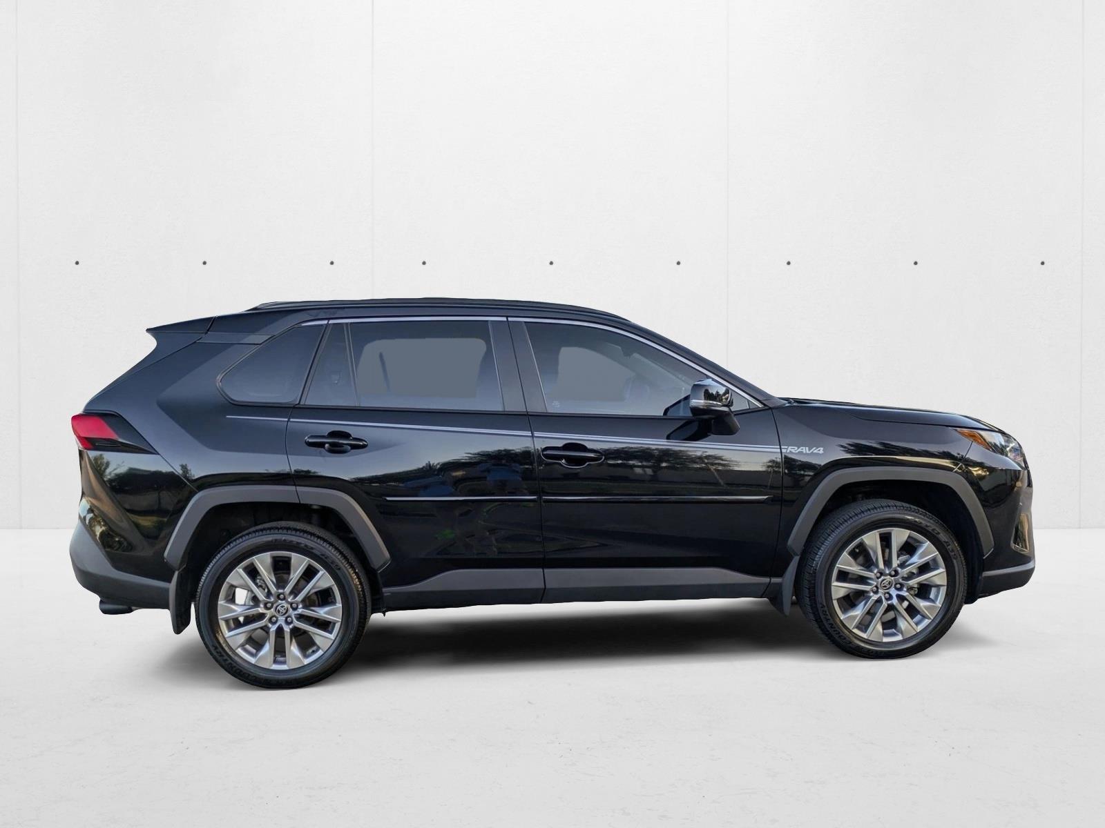 2024 Toyota RAV4 XLE Premium photo 4