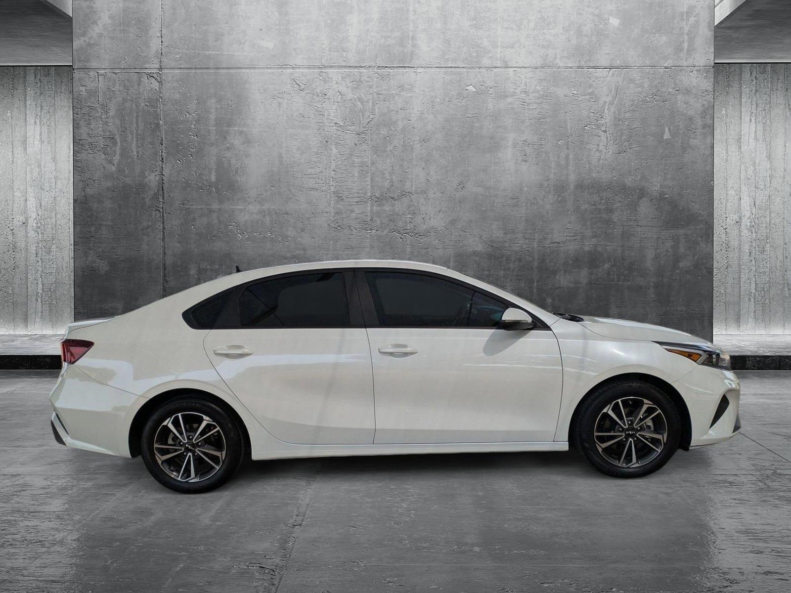 2023 Kia Forte LXS photo 4