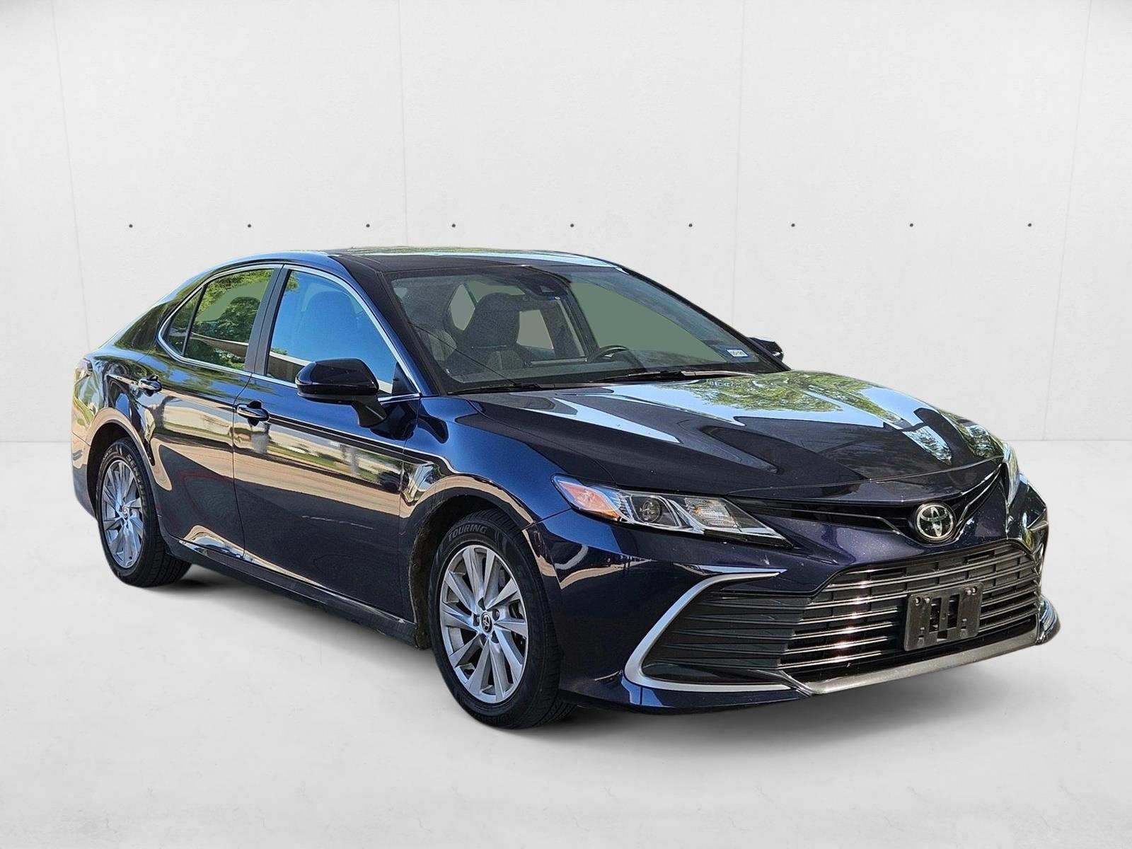 2022 Toyota Camry LE photo 3