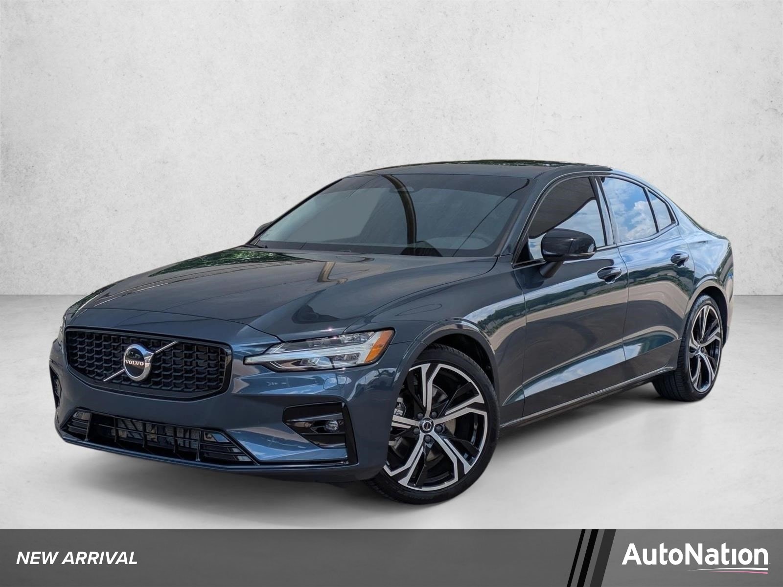 2024 Volvo S60 B5 Core Dark Theme AWD's photo