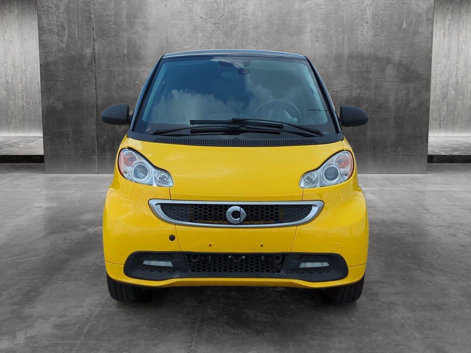 Used 2015 smart fortwo pure with VIN WMEEJ3BA2FK798137 for sale in Memphis, TN
