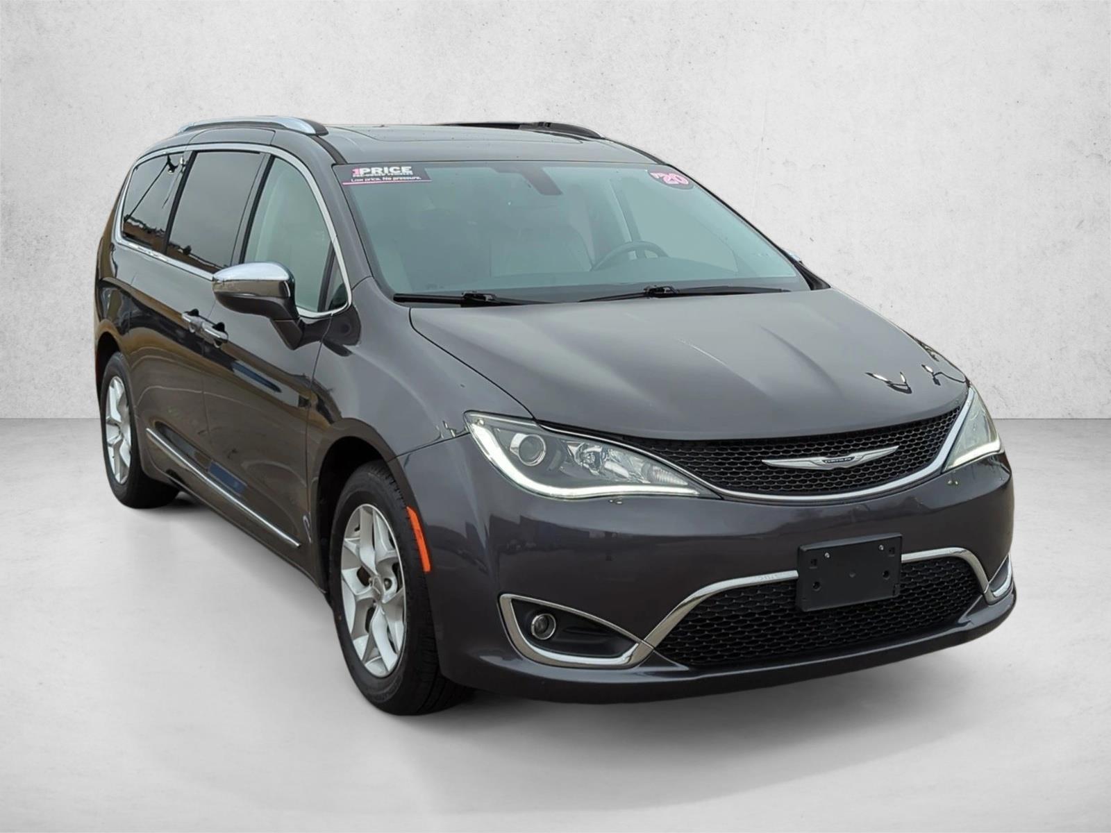 2020 Chrysler Pacifica Limited photo 3
