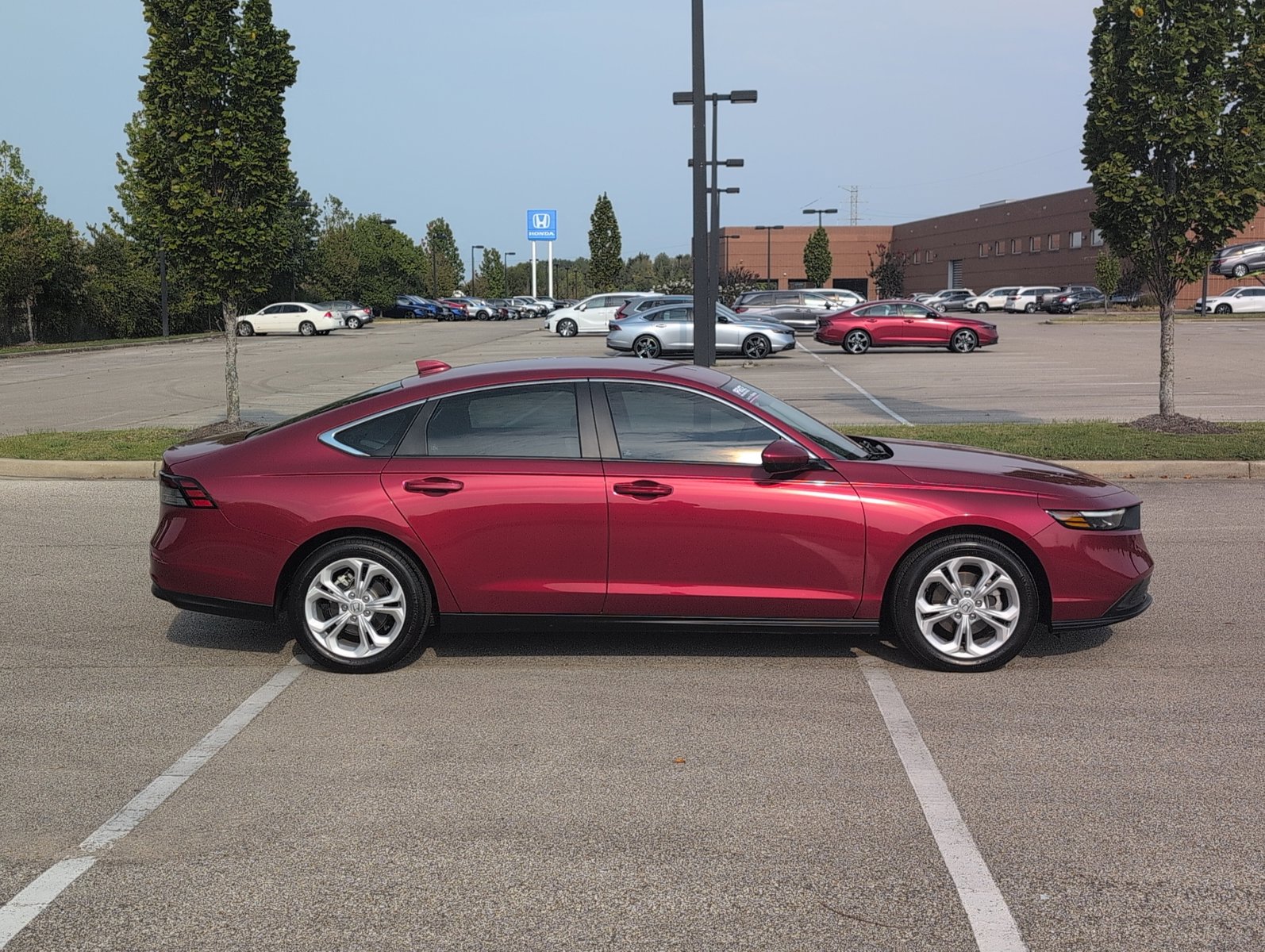 2025 Honda Accord LX photo 4