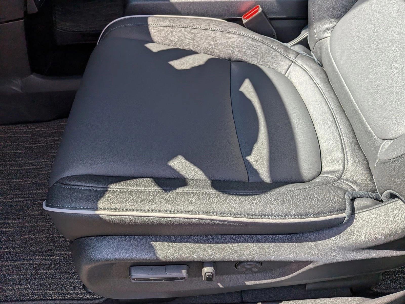 2026 Honda Odyssey Touring photo 4