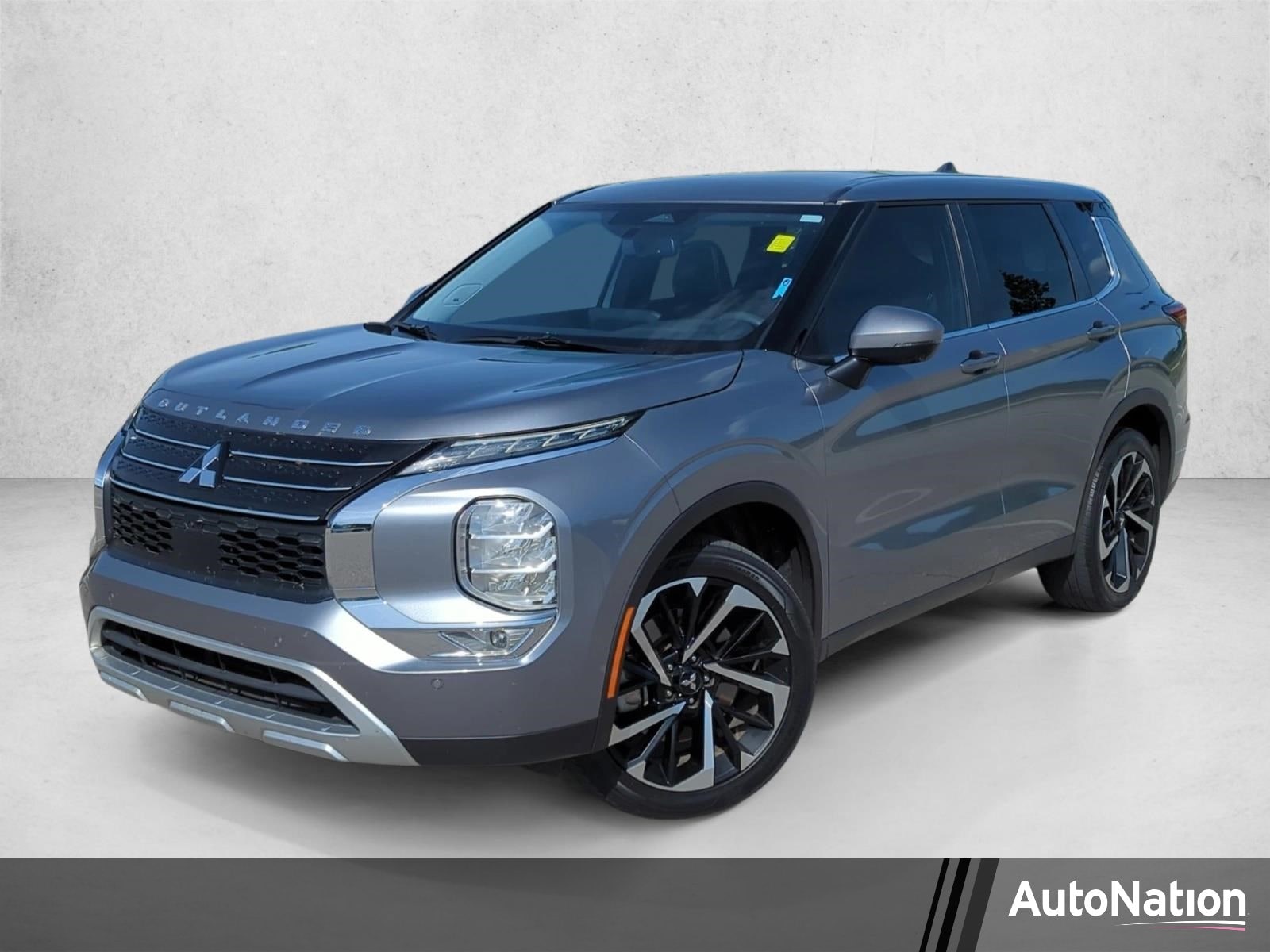 2023 Mitsubishi Outlander SE 2WD's photo