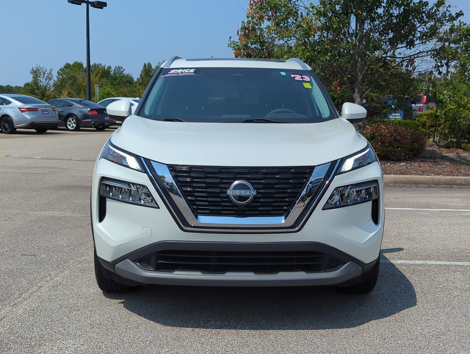 2023 Nissan Rogue SV photo 2