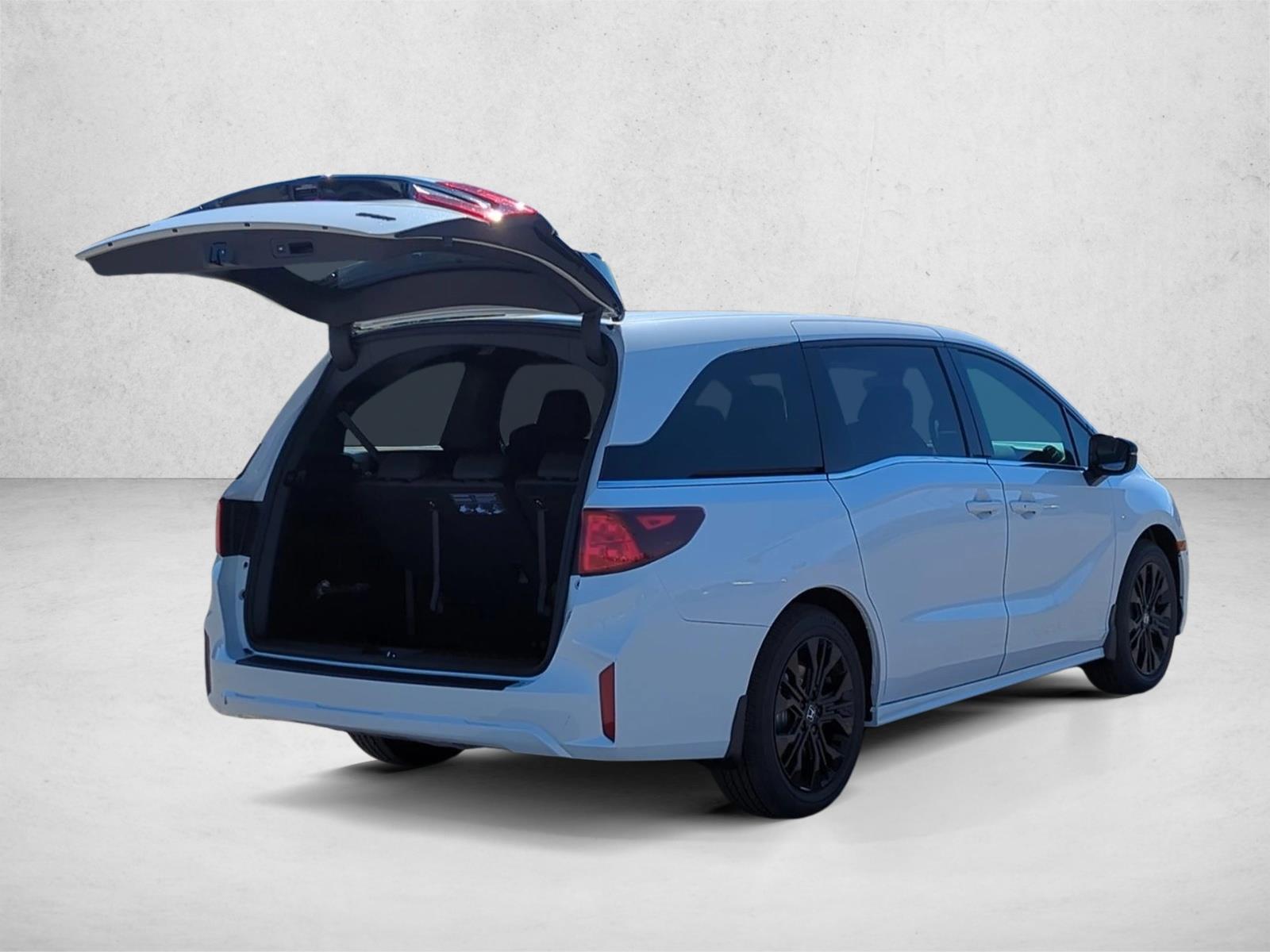 2026 Honda Odyssey photo 2