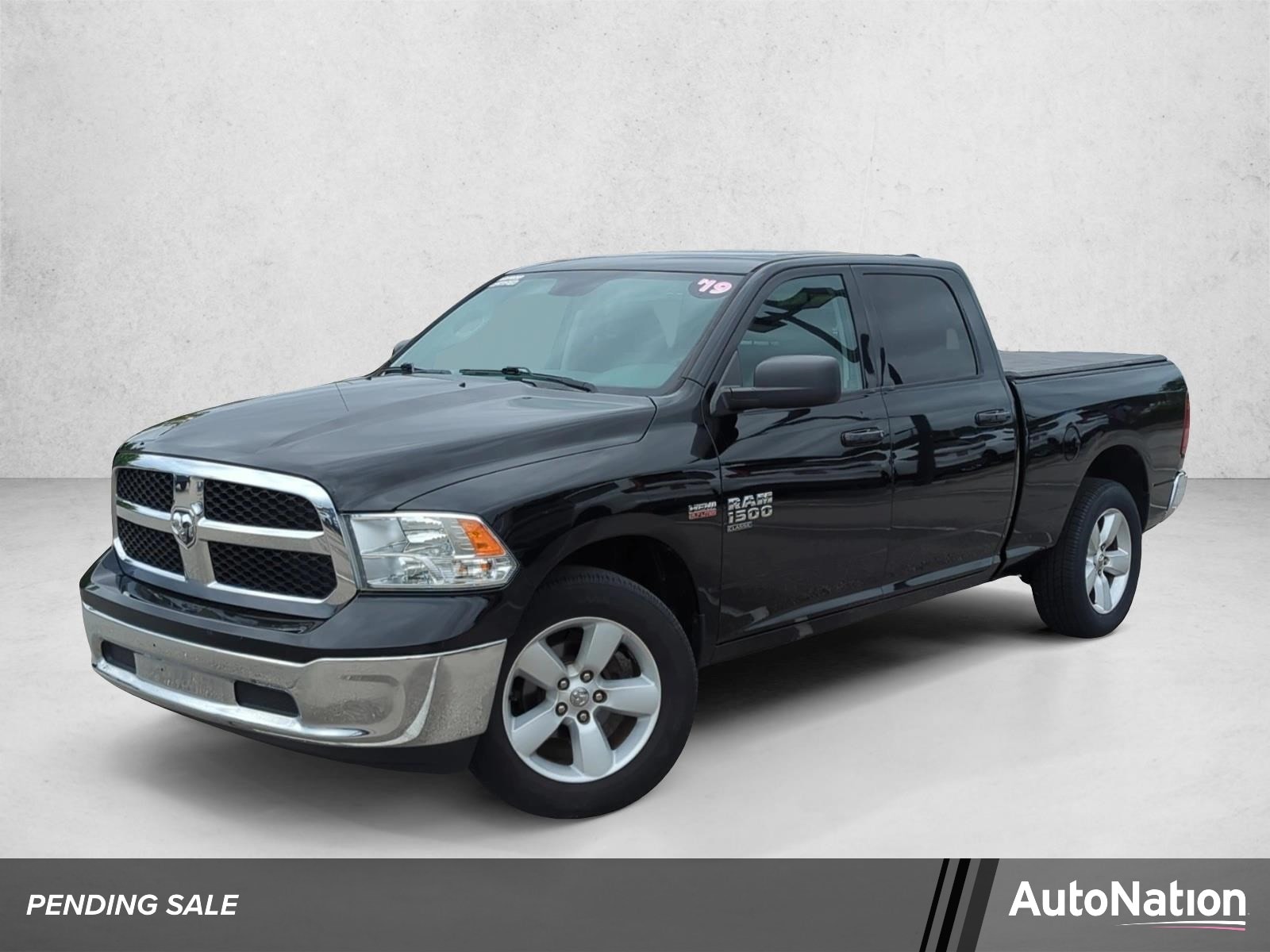 2019 RAM 1500 Classic SLT 4x4 Crew Cab 6'4's photo