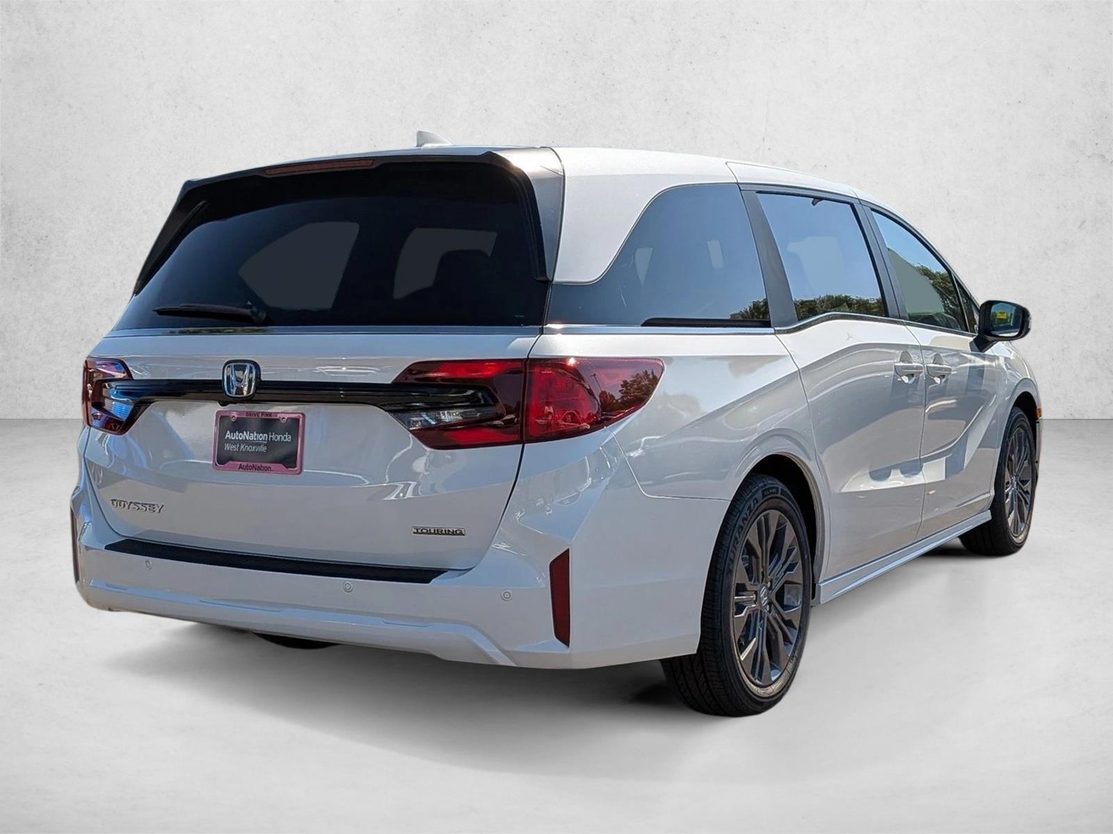 2026 Honda Odyssey Touring photo 2